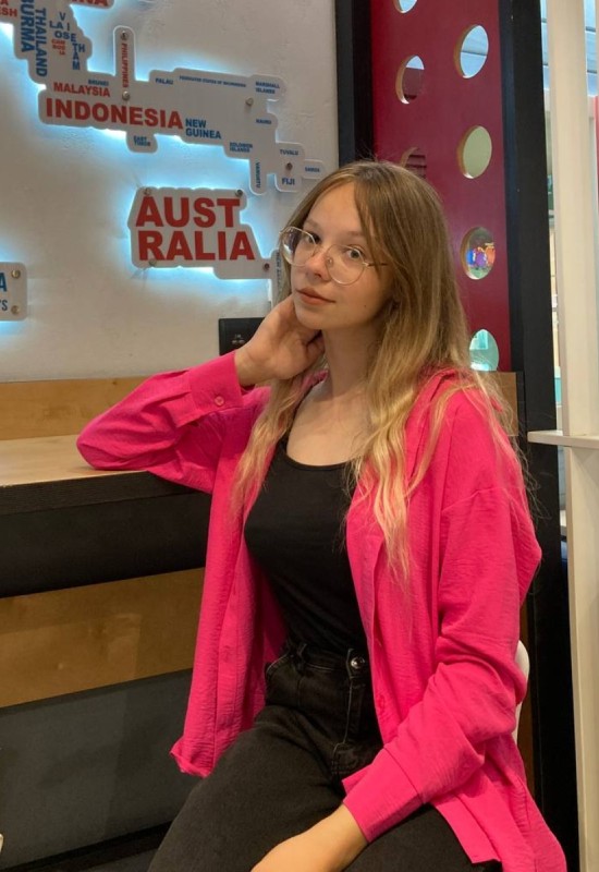 Anastasia • 19 • Білорусь