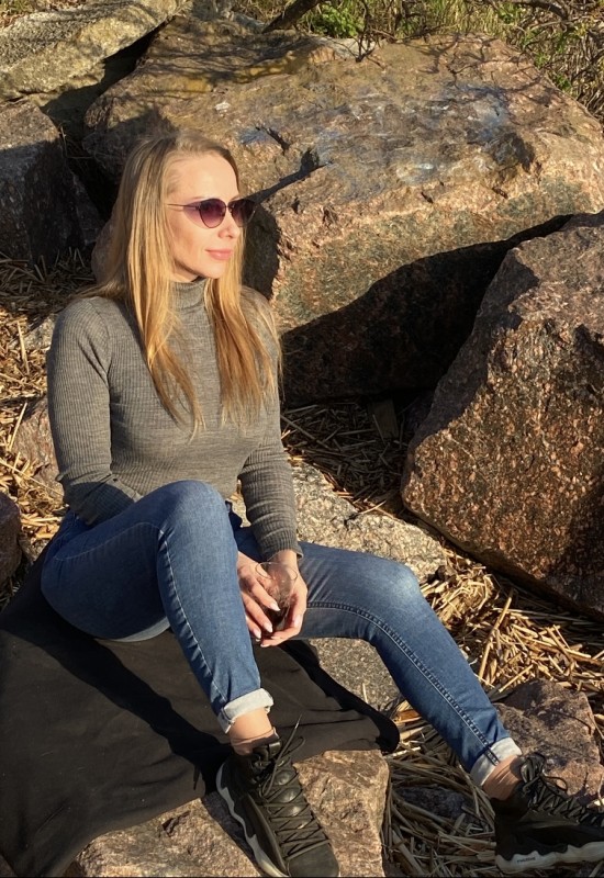 Victoria • 41 • Russia