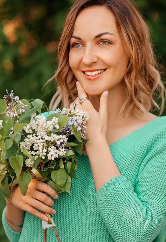 Valentina • 46 • France