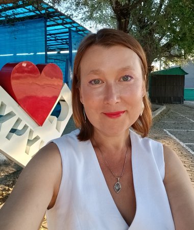 Lara, 51