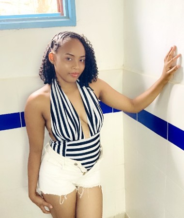 Ornella, 24