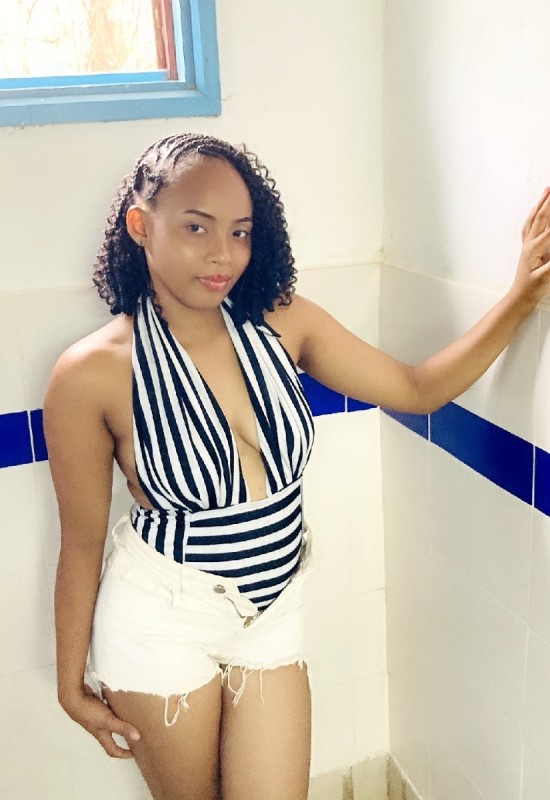 Ornella • 24 • Madagascar