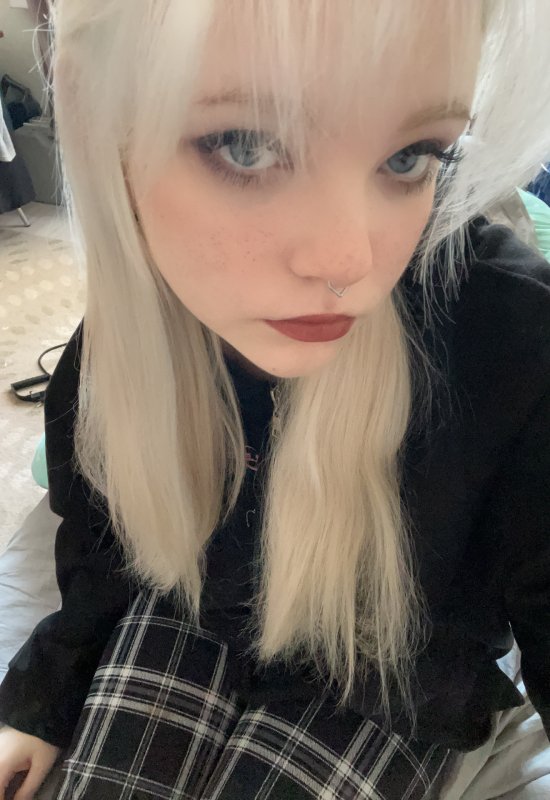 Daria • 22 • Russia