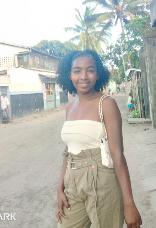 Linda • 22 • Madagascar