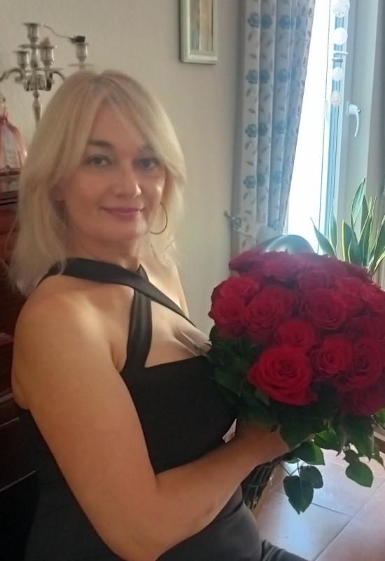 Elena • 46 • Russia