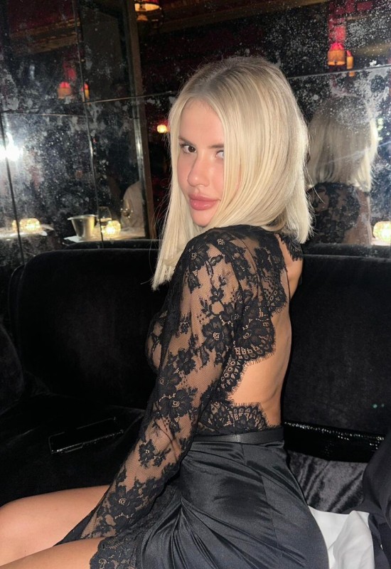 Anastasia • 29 • France