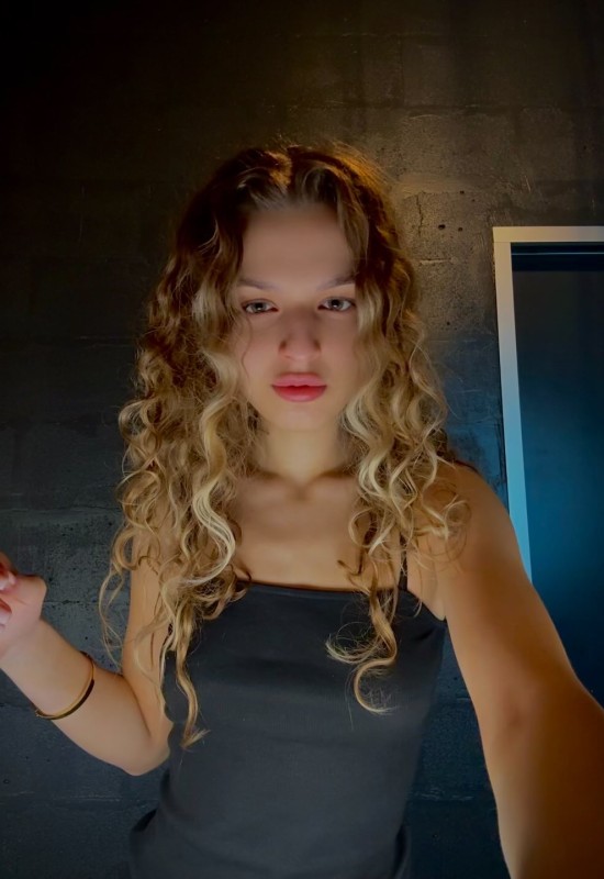 Lina • 20 • Ukraine