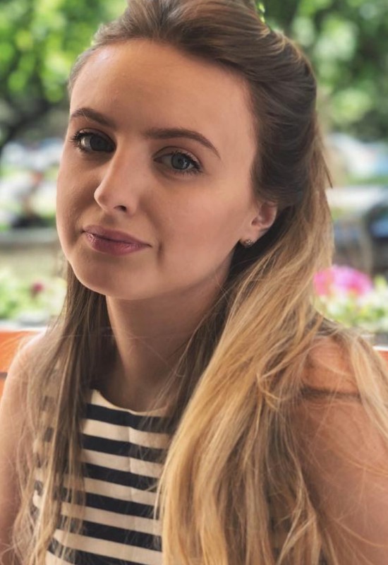 Olena • 36 • Україна