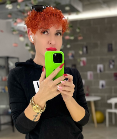 Alexandra, 40