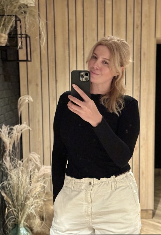 Irina • 47 • Ukraine 🇺🇦