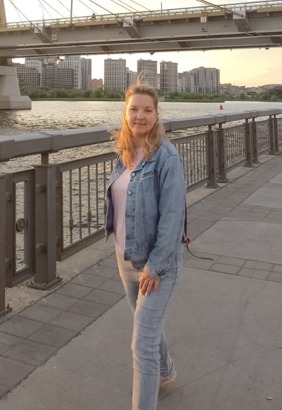 Elena • 41 • Russia