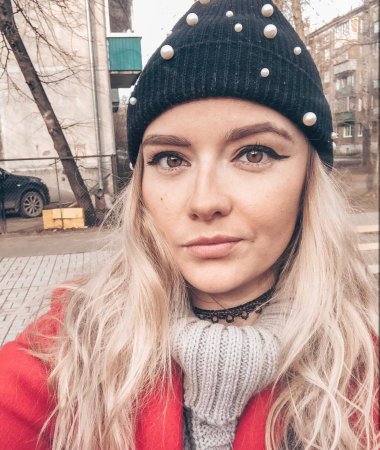 Alla, 35