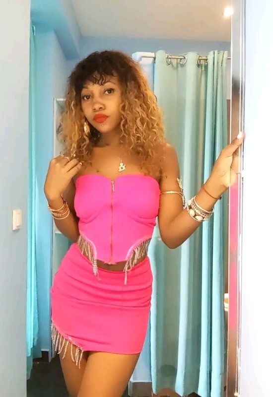 Lorie • 36 • Madagascar