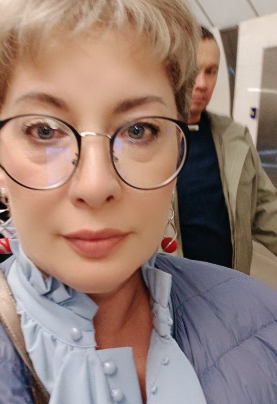 Elena • 55 • Russie
