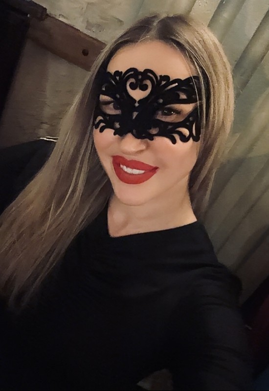 Anna • 38 • Russia