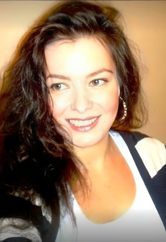 Sabina • 32 • Turkmenistan