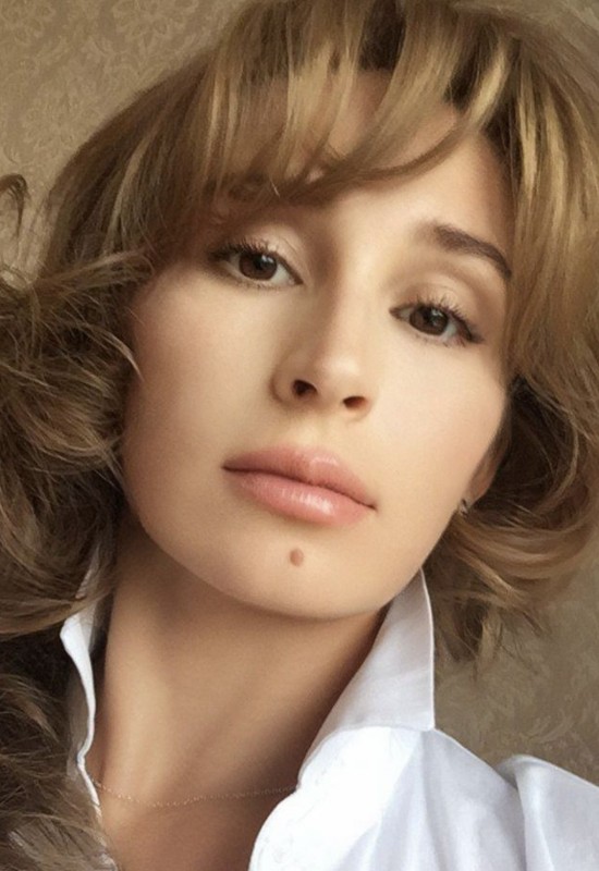 Elena • 40 • Russia