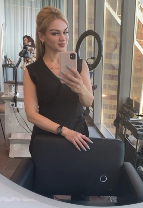 Nadezda • 43 • Russia