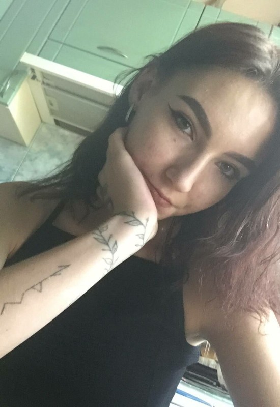 Olesya • 21 • Ukraine 🇺🇦