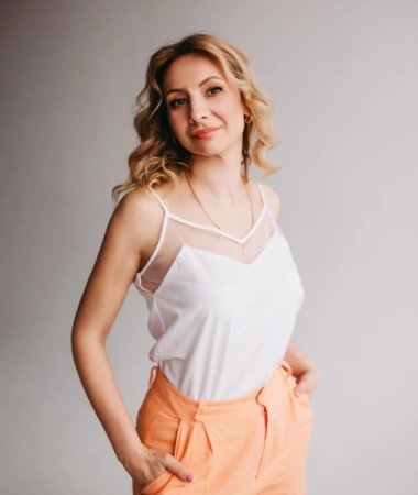Natalia, 48