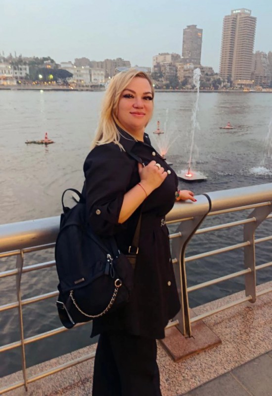 Svetlana • 40 • Russia