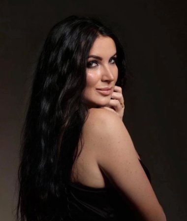 Natalia, 48