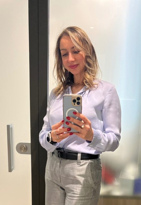 Anna • 36 • France