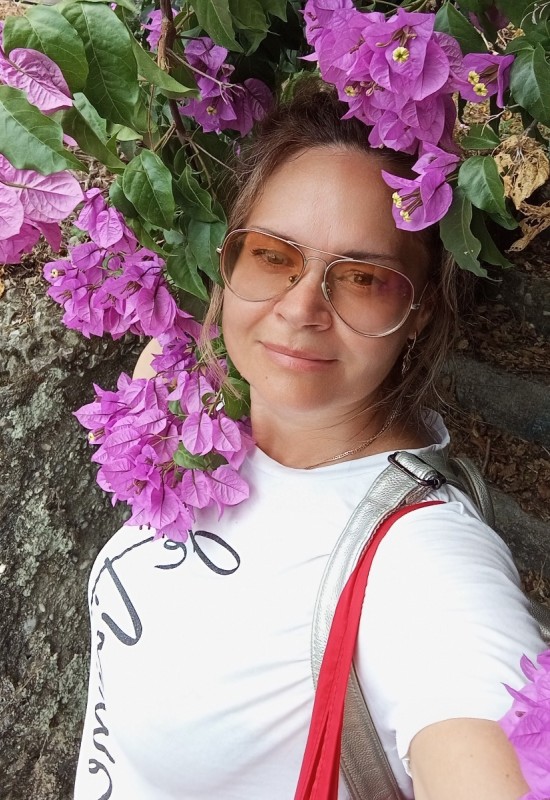 Elena • 50 • Russia