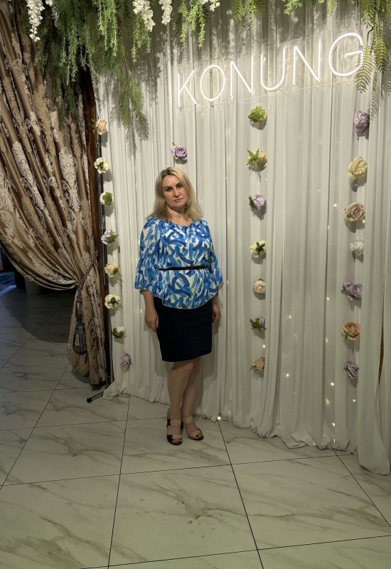 Oksana • 49 • Ukraine