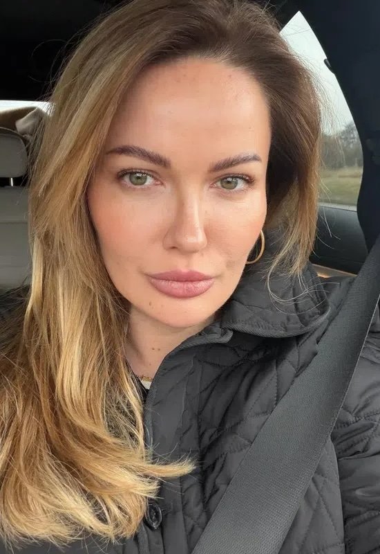 Elena • 39 • Ukraine