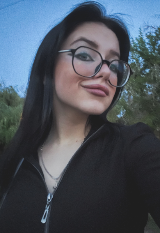 Karina • 20 • Russia