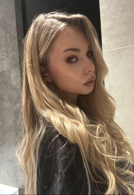 Alisa • 23 • Russia