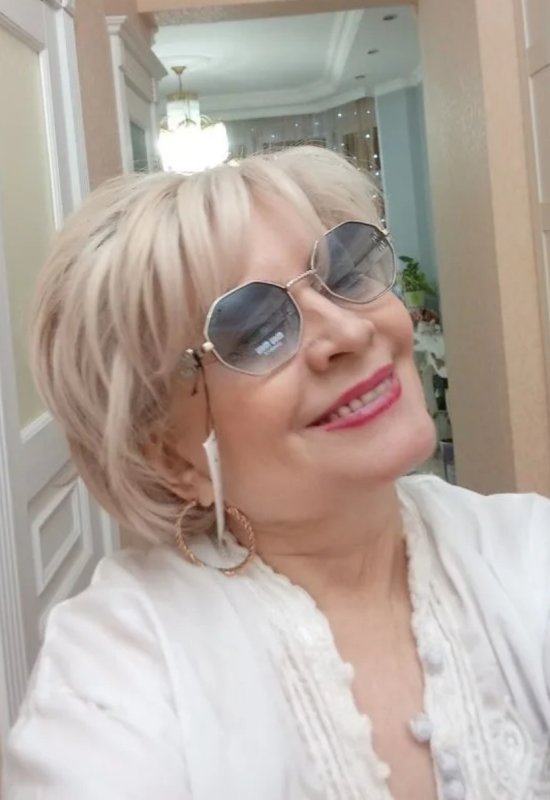 Nina • 60 • Russia