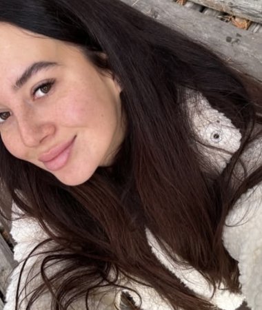Sofia, 32