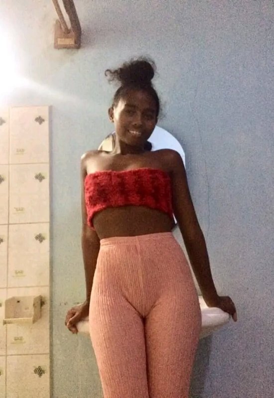 Jessica  • 26 • Madagascar
