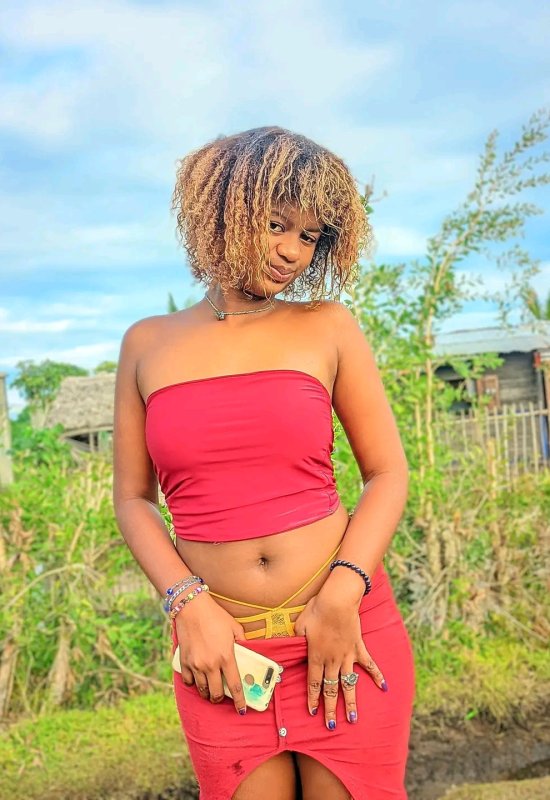 Victoria • 25 • Madagascar