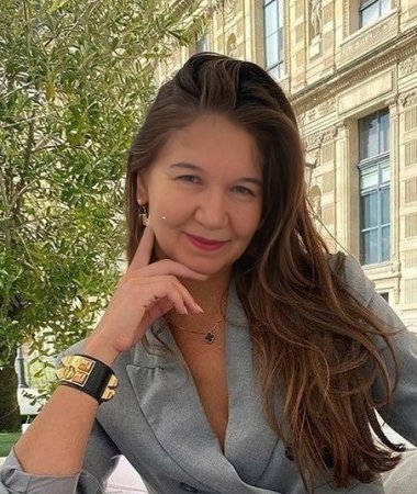 Elena, 43