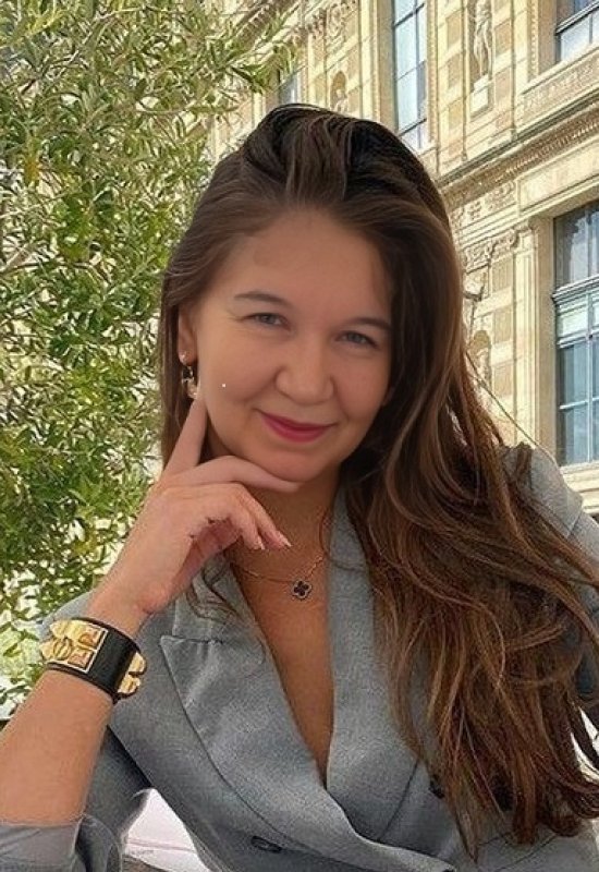 Elena • 43 • Russia