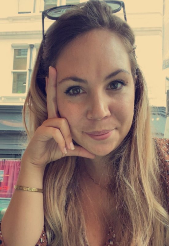 Lana • 32 • France
