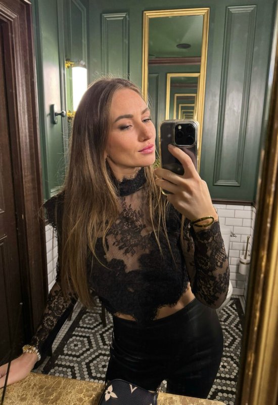 Vladylena • 38 • France