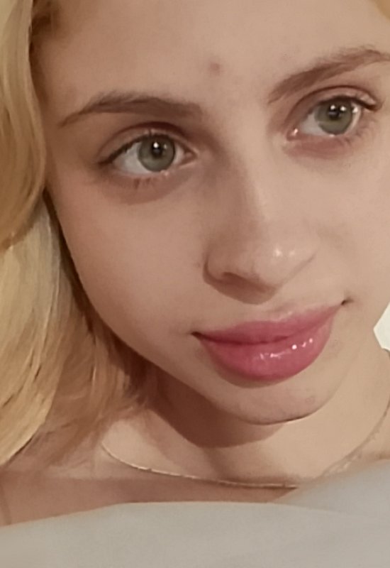 Anastasia • 18 • Turquie