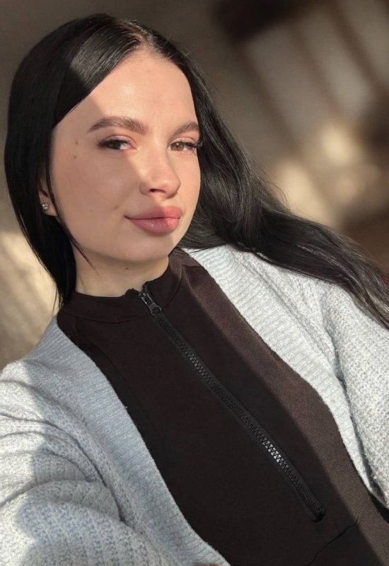 Viktoria • 25 • Ukraine