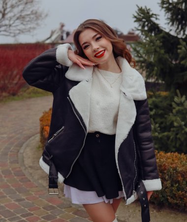 Anna, 24
