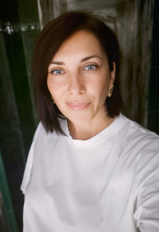 Olga • 44 • Ukraine