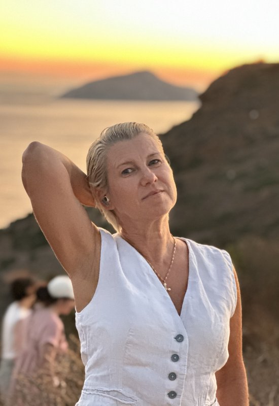 Svetlana • 53 • Russia