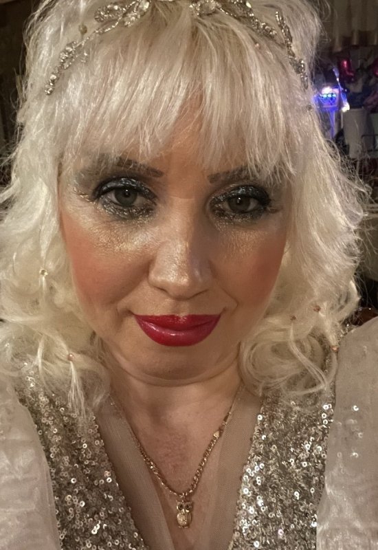 Olga • 45 • Russia
