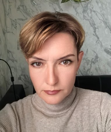 Elena, 47