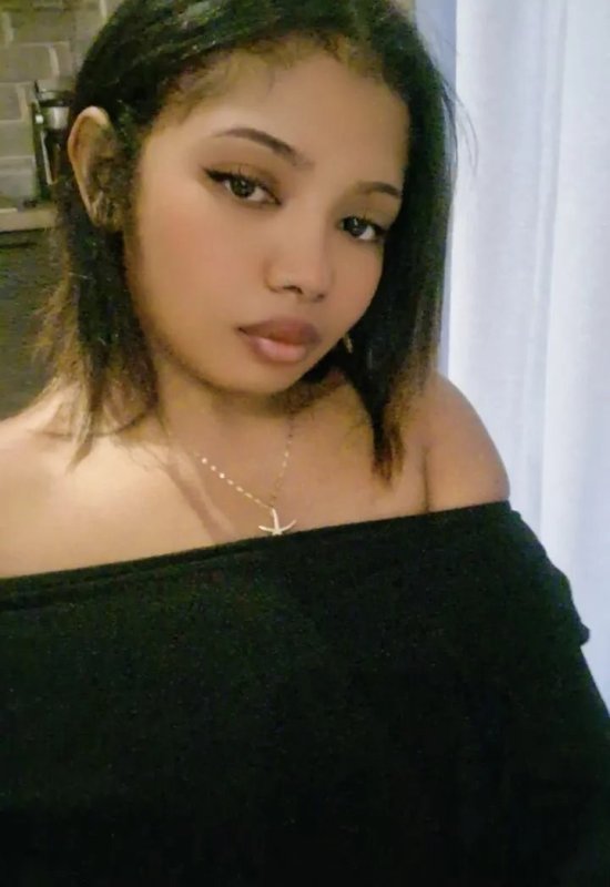 Alexandra  • 24 • Madagascar