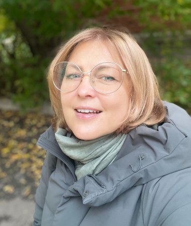Eva, 49
