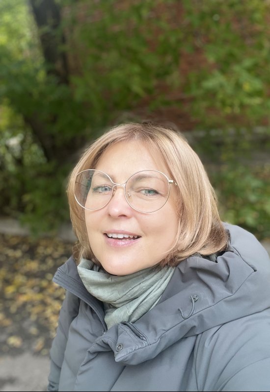 Eva • 49 • Germany